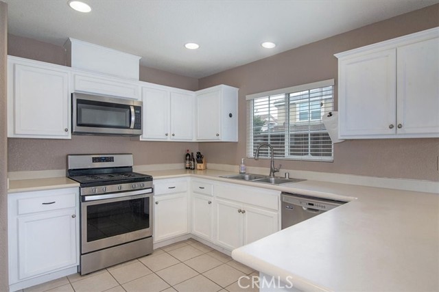 Detail Gallery Image 9 of 32 For 2028 Green Ridge Cir, Lompoc,  CA 93436 - 3 Beds | 2/1 Baths