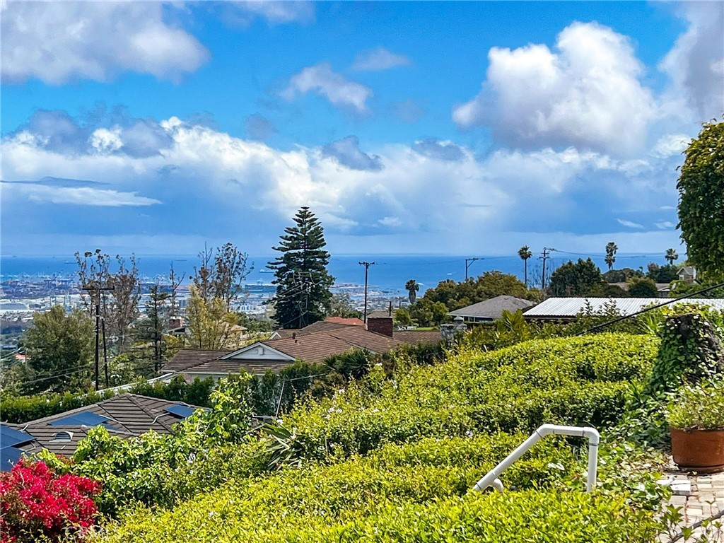 https://media.crmls.org/medias/4657cfb2-b044-4d5e-b5d0-2be0527360ba.jpg?preset=X-Large