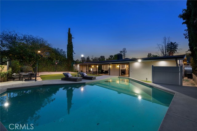 18839 La Amistad Place, Tarzana CA: https://media.crmls.org/medias/4658b984-1ea9-47cc-be87-c001607cf741.jpg