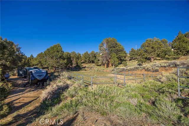 Detail Gallery Image 10 of 41 For 1841 Golden Rod Ave, Big Bear City,  CA 92314 - 4 Beds | 2/1 Baths