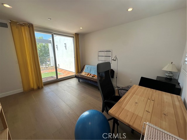 Detail Gallery Image 20 of 24 For 3103 S Dakota Dr, Los Angeles,  CA 90034 - 3 Beds | 3/1 Baths