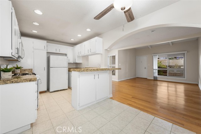 3721 Country Club Drive, Long Beach CA: https://media.crmls.org/medias/465ac5ec-db17-481b-b70d-128e17f45587.jpg
