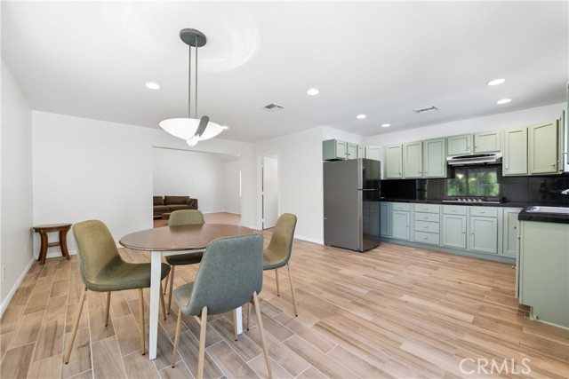 Detail Gallery Image 4 of 18 For 23416 Community St #B,  West Hills,  CA 91304 - 1 Beds | 1 Baths