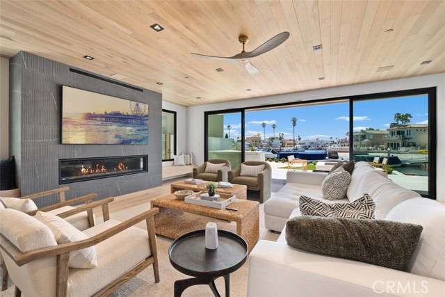 20 Balboa Coves, Newport Beach CA: https://media.crmls.org/medias/465b5314-fed7-48ae-850b-d57194e5a86e.jpg