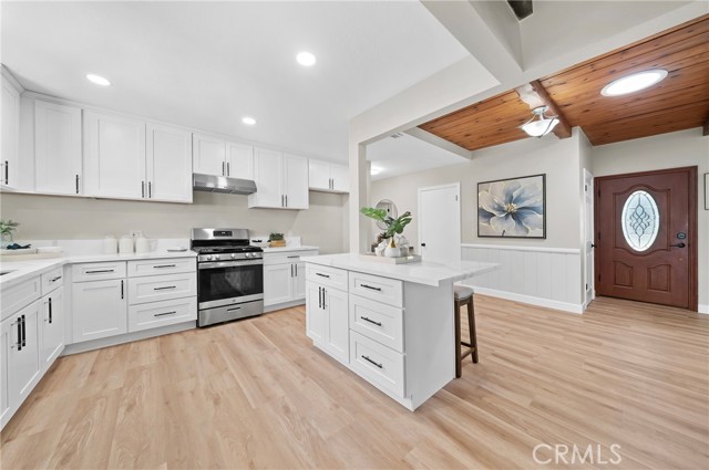 552 E Mountain View Avenue, Glendora CA: https://media.crmls.org/medias/465bad9a-62a7-4630-8a06-d884d86c7eae.jpg