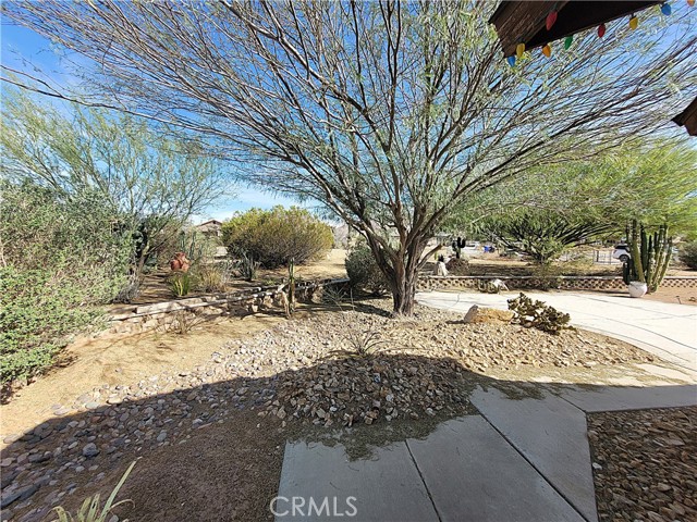 Detail Gallery Image 4 of 29 For 23677 Cahuilla, Apple Valley,  CA 92307 - 3 Beds | 2 Baths