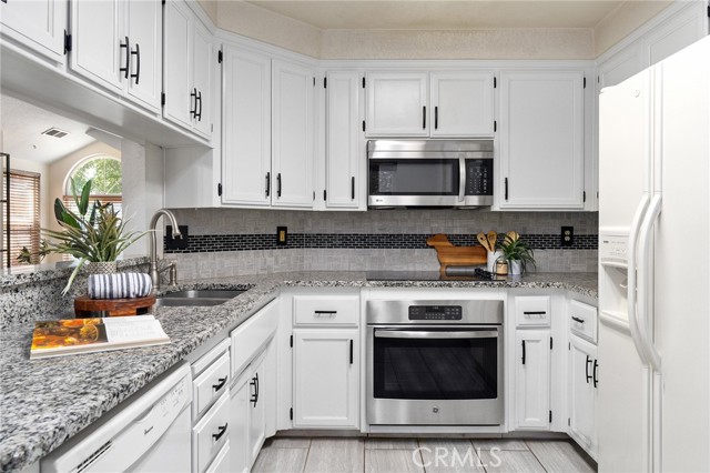 Detail Gallery Image 10 of 42 For 791 Victorian Park Dr, Chico,  CA 95926 - 4 Beds | 2/1 Baths