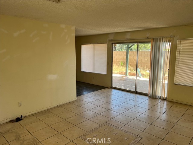 Detail Gallery Image 5 of 6 For 13028 Oak Dell, Moreno Valley,  CA 92553 - 3 Beds | 2 Baths