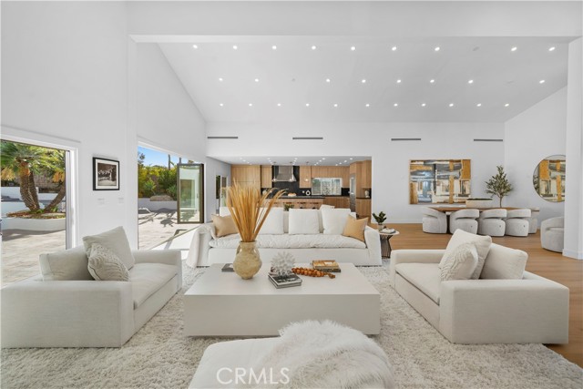 4230 Alonzo Avenue, Encino CA: https://media.crmls.org/medias/465e2038-74d6-403a-8431-6b3786b46a1b.jpg