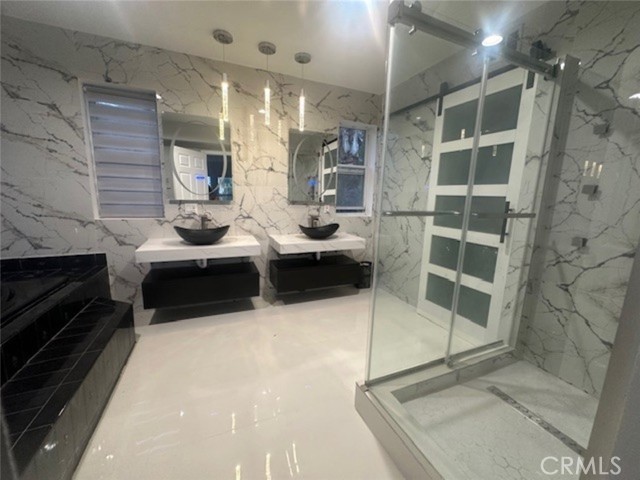 Detail Gallery Image 9 of 42 For 5128 Llano, Woodland Hills,  CA 91364 - 3 Beds | 3 Baths