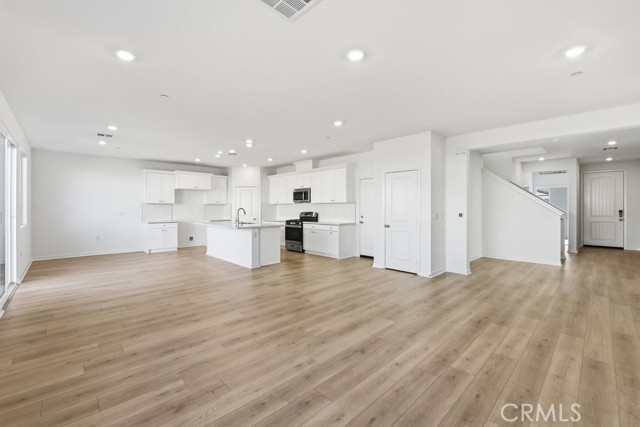 Detail Gallery Image 5 of 22 For 33238 Damask Ln, French Valley,  CA 92596 - 4 Beds | 3 Baths