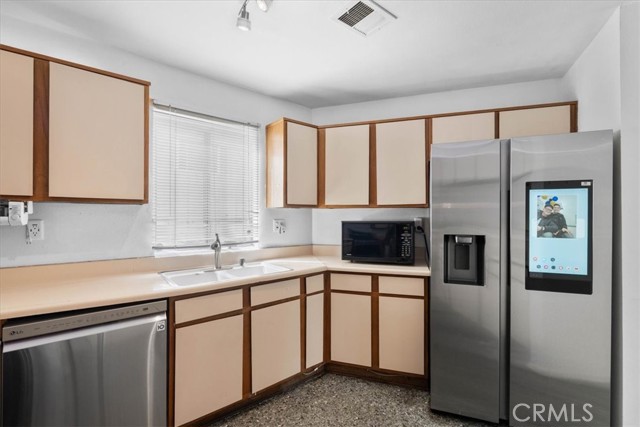 Detail Gallery Image 14 of 33 For 6036 Hazelhurst #C,  North Hollywood,  CA 91606 - 1 Beds | 2 Baths