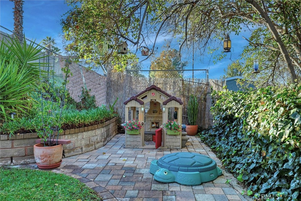 MLS #OC25261411 image #22