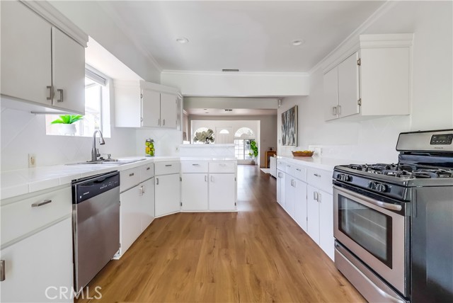 Detail Gallery Image 26 of 39 For 12506 Emelita St, Valley Village,  CA 91607 - 2 Beds | 2 Baths
