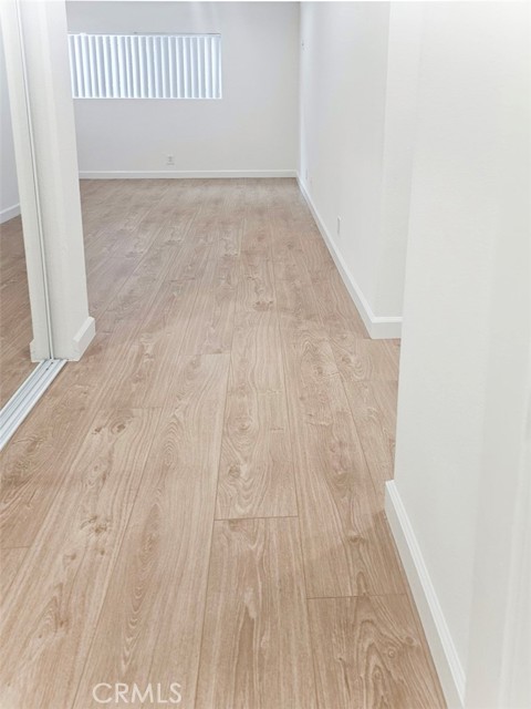 518 East Valencia, F photo 8