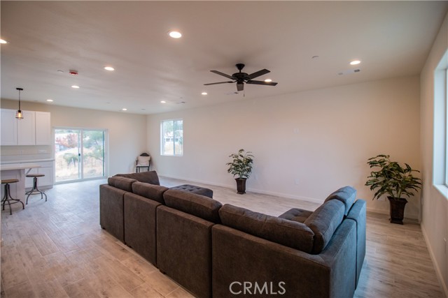 Detail Gallery Image 5 of 42 For 21104 Brentwood Dr, Tehachapi,  CA 93561 - 3 Beds | 2 Baths