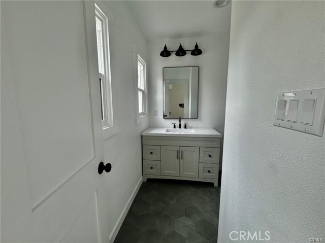 Detail Gallery Image 4 of 10 For 108 S Guadalupe #B,  Redondo Beach,  CA 90277 - 1 Beds | 1 Baths