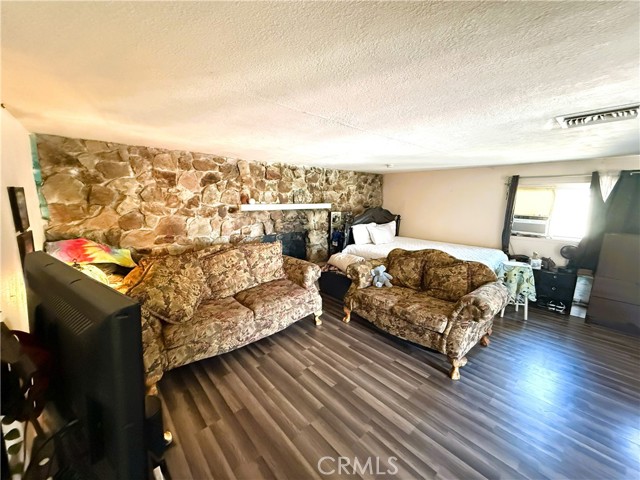 Detail Gallery Image 24 of 40 For 1320 White Ln, Bakersfield,  CA 93307 - 4 Beds | 2 Baths