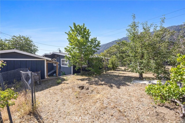 4201 Irvon Trail, Frazier Park CA: https://media.crmls.org/medias/46639517-1350-4729-8210-4bd80bcf7bb5.jpg