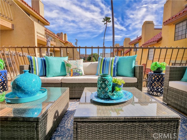 839 6th Street, Hermosa Beach, California 90254, 2 Bedrooms Bedrooms, ,2 BathroomsBathrooms,Residential,Sold,6th,SB22052797