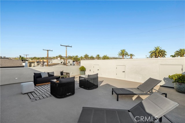 516 1/2 Larkspur Avenue, Corona del Mar CA: https://media.crmls.org/medias/4666ed88-9a47-41da-992b-41853b974ce6.jpg