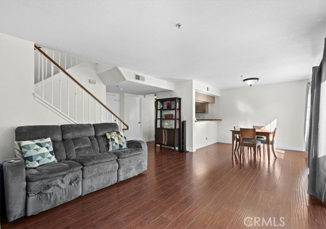 Detail Gallery Image 5 of 37 For 11526 Promenade Dr, Santa Fe Springs,  CA 90670 - 3 Beds | 2/1 Baths