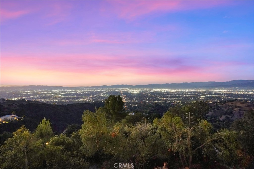 https://media.crmls.org/medias/46675c0b-230e-4689-ae5a-830d14ee5dec.jpg?preset=X-Large
