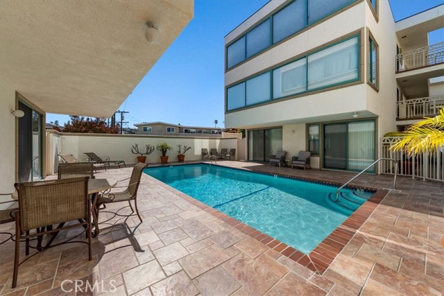 Detail Gallery Image 38 of 47 For 201 Calle Miramar #35,  Redondo Beach,  CA 90277 - 2 Beds | 3 Baths
