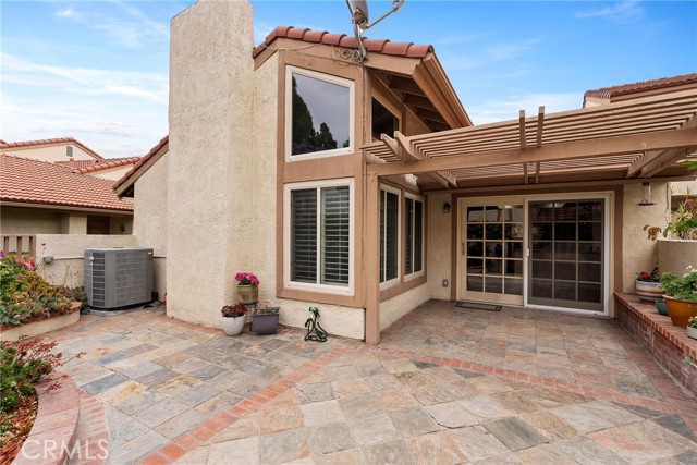 18301 Gum Tree Lane, Huntington Beach CA: https://media.crmls.org/medias/46687c5b-2695-4df7-a3fd-ff3347888ff0.jpg