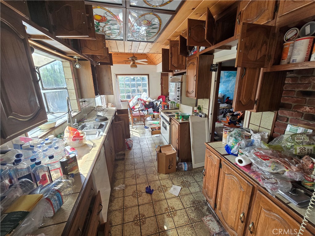 https://media.crmls.org/medias/4668a9cd-2454-4a4b-96b6-6f90118015dc.jpg?preset=X-Large