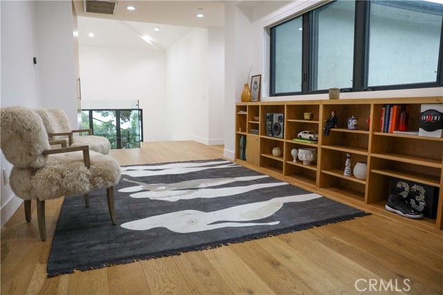 Detail Gallery Image 9 of 61 For 12664 Mclennan, Granada Hills,  CA 91344 - 5 Beds | 6 Baths