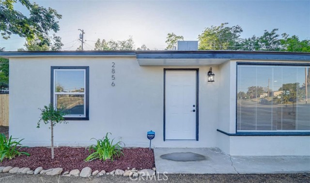 Detail Gallery Image 1 of 13 For 2856 Hawthorne Ave, Bakersfield,  CA 93305 - 3 Beds | 1 Baths