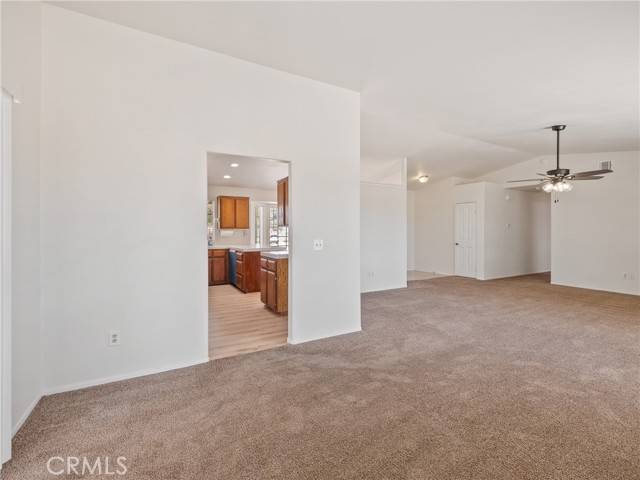 Detail Gallery Image 12 of 41 For 15464 Erie Rd, Apple Valley,  CA 92307 - 3 Beds | 2 Baths