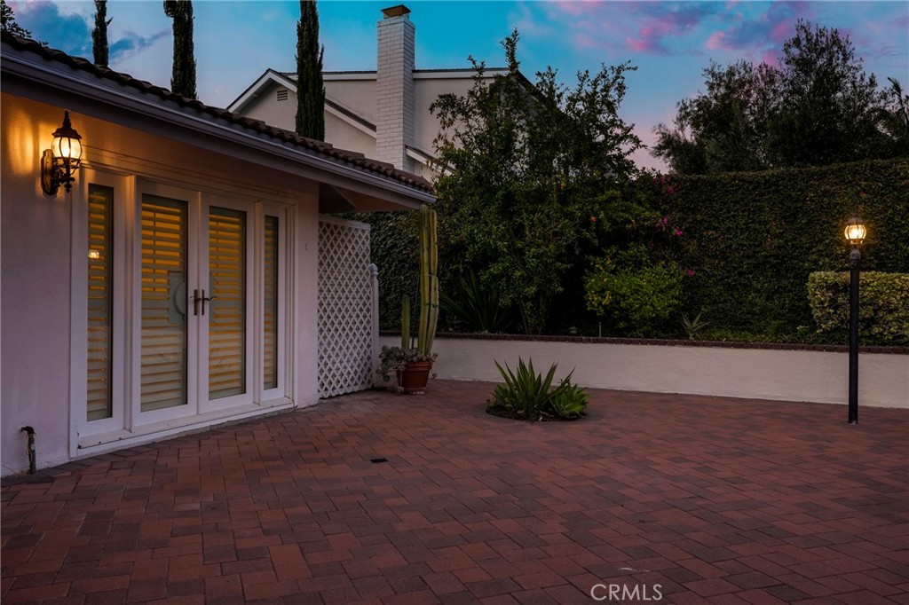 https://media.crmls.org/medias/466a438e-3c71-472a-9476-8f8b4b984927.jpg?preset=X-Large