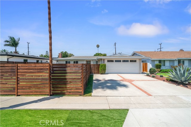 Detail Gallery Image 3 of 40 For 2957 Royal Palm Dr, Costa Mesa,  CA 92626 - 3 Beds | 2 Baths