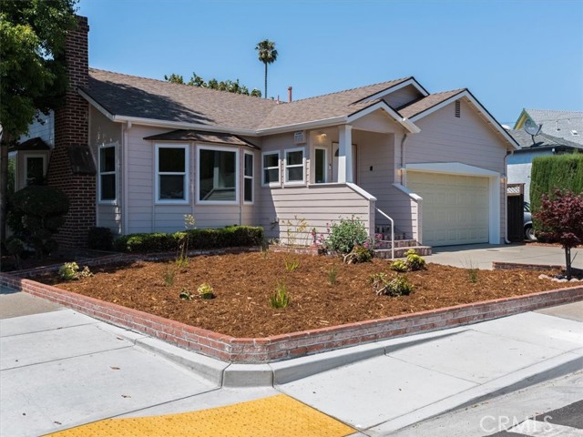 Detail Gallery Image 4 of 42 For 878 Lincoln St, San Luis Obispo,  CA 93405 - 3 Beds | 3 Baths