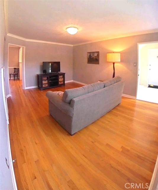Detail Gallery Image 2 of 9 For 4131 Perlita Ave #B,  Los Angeles,  CA 90039 - 2 Beds | 1 Baths