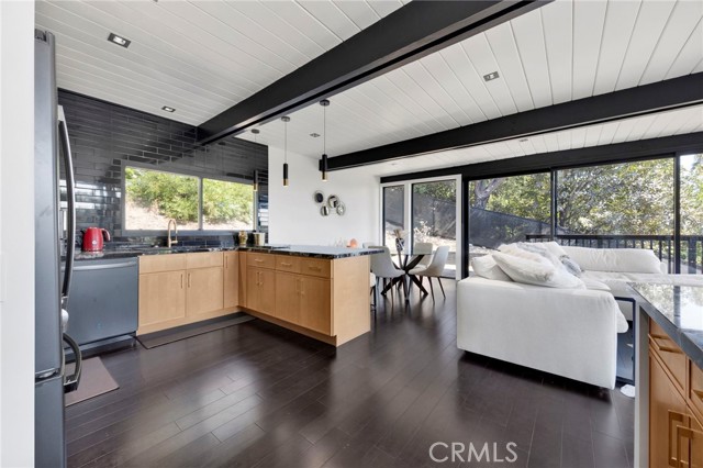 Detail Gallery Image 6 of 44 For 4009 Weslin Ave, Sherman Oaks,  CA 91423 - 3 Beds | 3 Baths