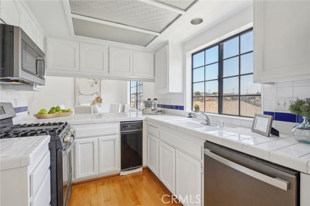 1924 Mathews Avenue, Redondo Beach CA: https://media.crmls.org/medias/466c7879-6770-450b-a7cf-7ccb9095b3c4.jpg