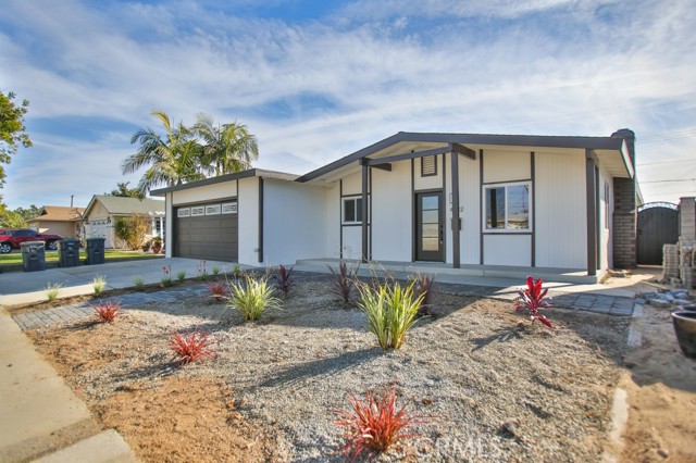 Detail Gallery Image 2 of 25 For 4022 W Roberts Dr, Santa Ana,  CA 92704 - 4 Beds | 2 Baths