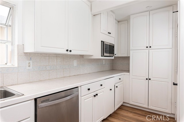 Detail Gallery Image 10 of 26 For 15821 Willett Ln, Huntington Beach,  CA 92647 - 3 Beds | 2 Baths