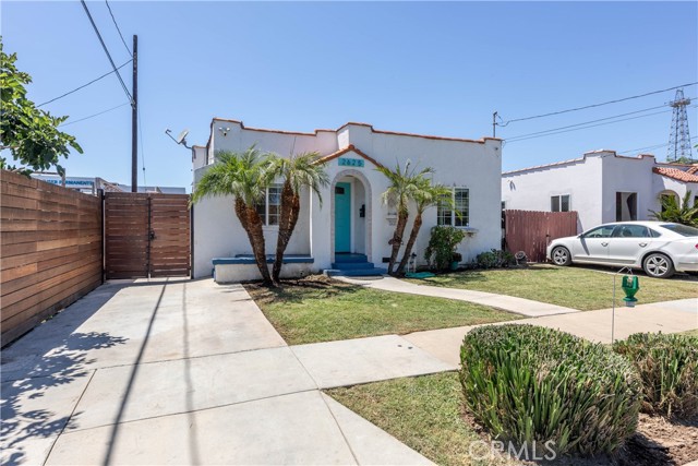 2625 Myrtle Ave, Signal Hill CA: https://media.crmls.org/medias/466f0d81-2e5c-4bf4-93a3-61850f643ac7.jpg