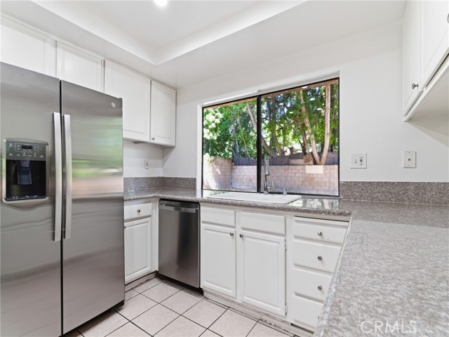 Detail Gallery Image 4 of 40 For 19745 Lull St, Winnetka,  CA 91306 - 4 Beds | 3 Baths