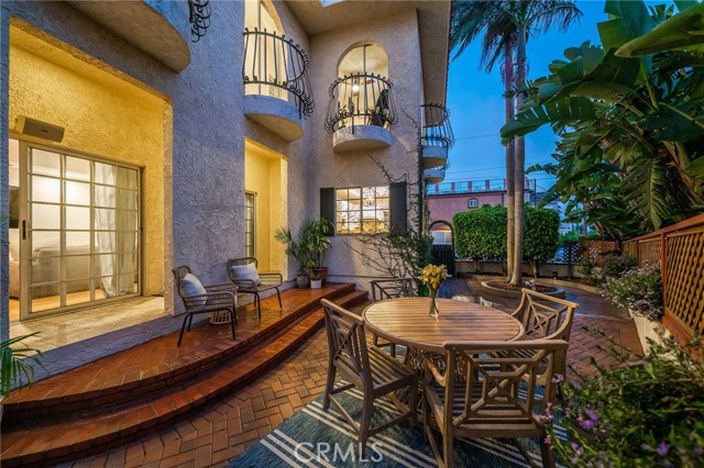 1119 9th Street, Hermosa Beach, California 90254, 5 Bedrooms Bedrooms, ,2 BathroomsBathrooms,Residential,Sold,9th,SB22164330