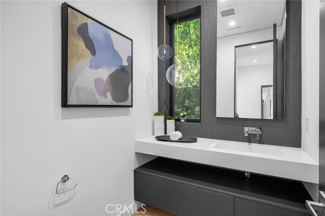 15231 Greenleaf Street, Sherman Oaks CA: https://media.crmls.org/medias/4670e941-ec5b-419c-b18c-492e11af51ec.jpg