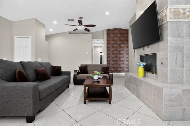 Detail Gallery Image 10 of 30 For 12220 Skyline Dr, Desert Hot Springs,  CA 92240 - 3 Beds | 3 Baths