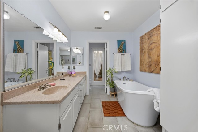 5904 Medio Luna Avenue, Bakersfield CA: https://media.crmls.org/medias/46714326-6918-48a0-85ca-08ebd01ec7da.jpg