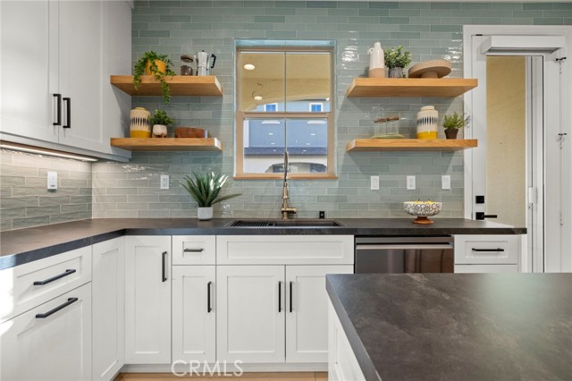 752 S Melrose Street, Anaheim CA: https://media.crmls.org/medias/46717c05-1f3d-4464-a353-b2788a4e9d34.jpg