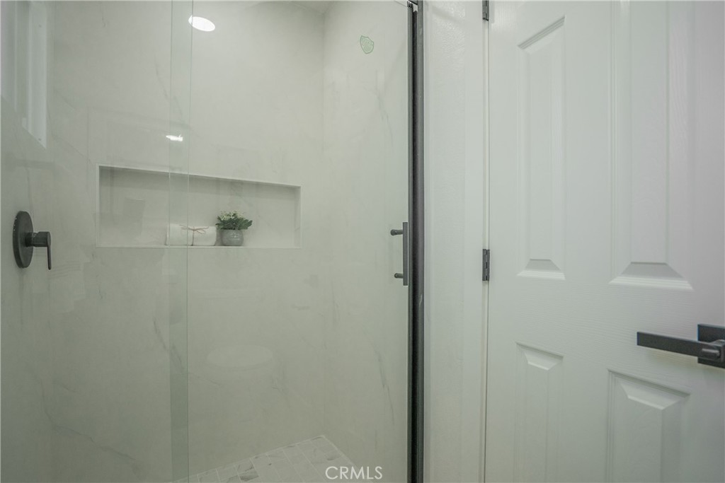https://media.crmls.org/medias/4671f399-55de-405f-8898-7c4443e45947.jpg?preset=X-Large