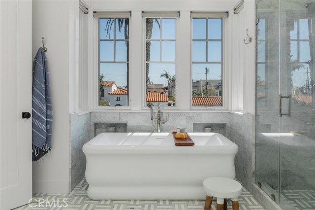 Detail Gallery Image 43 of 75 For 153 Granada Ave, Long Beach,  CA 90803 - 5 Beds | 4 Baths